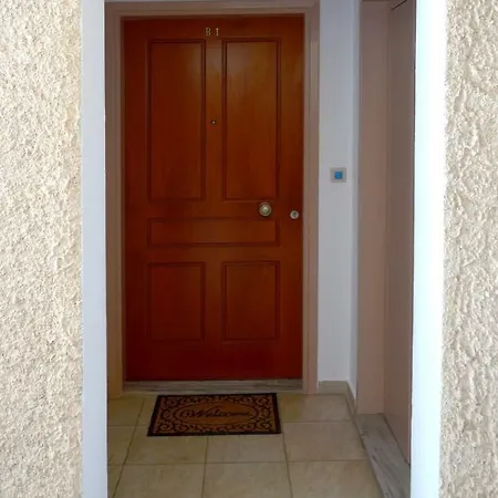 Apartment Roula's 2 *