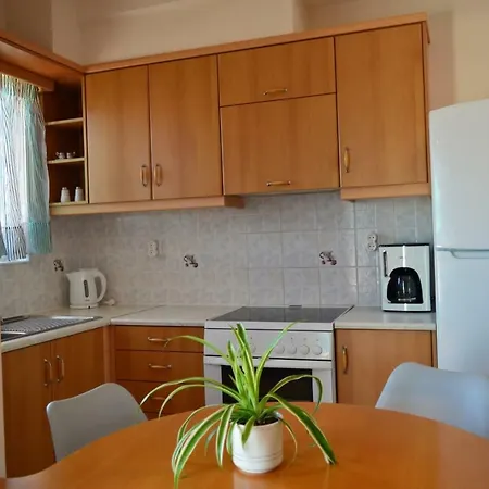 Roula's 2 Apartment